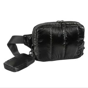 🆕️🎒Joan & David Quilted Metallic Sling Bag, Metallic Black